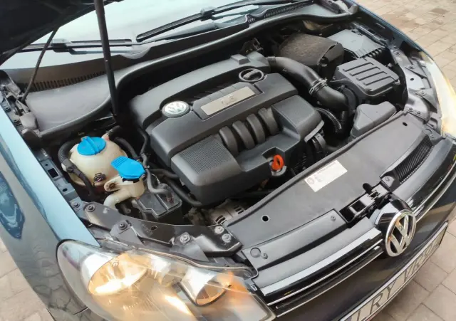 VOLKSWAGEN Golf 1.6 Tour Edition