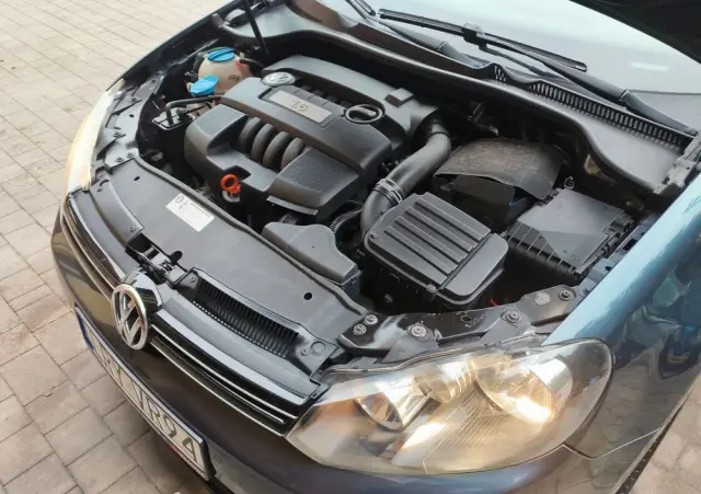 VOLKSWAGEN Golf 1.6 Tour Edition