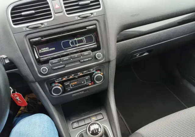 VOLKSWAGEN Golf 1.6 Tour Edition