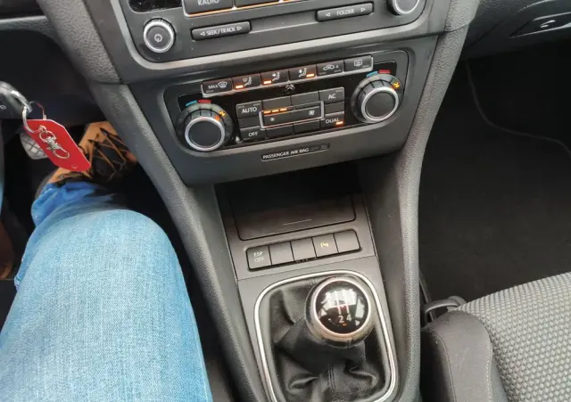 VOLKSWAGEN Golf 1.6 Tour Edition