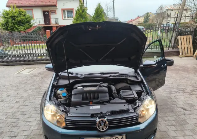 VOLKSWAGEN Golf 1.6 Tour Edition