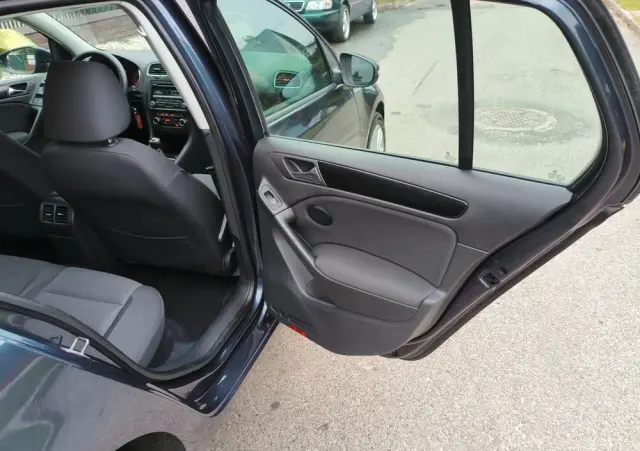 VOLKSWAGEN Golf 1.6 Tour Edition