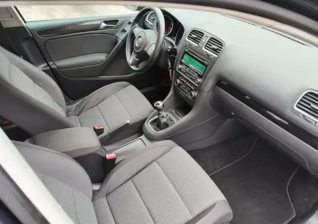 VOLKSWAGEN Golf 1.6 Tour Edition