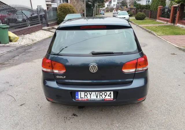 VOLKSWAGEN Golf 1.6 Tour Edition