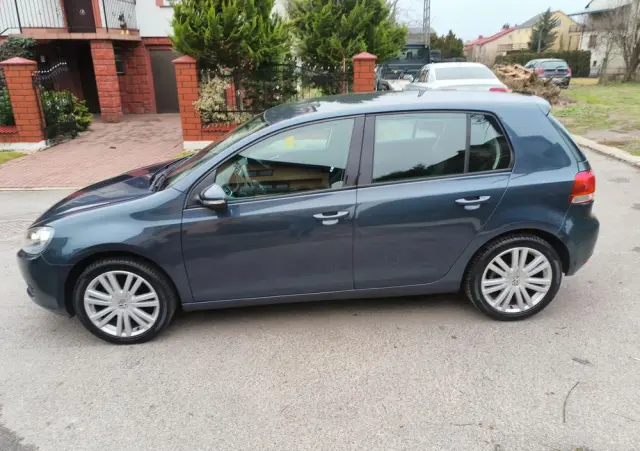 VOLKSWAGEN Golf 1.6 Tour Edition
