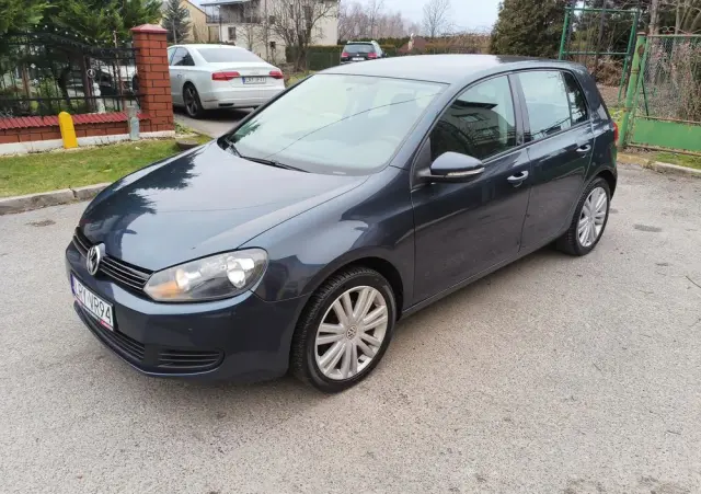 VOLKSWAGEN Golf 1.6 Tour Edition