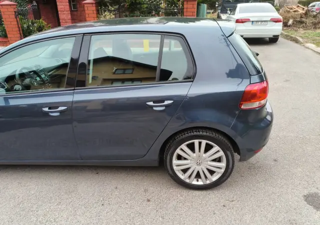 VOLKSWAGEN Golf 1.6 Tour Edition