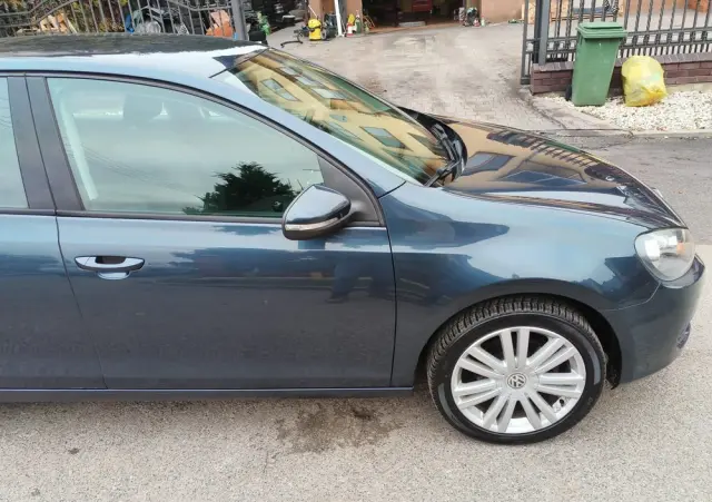 VOLKSWAGEN Golf 1.6 Tour Edition