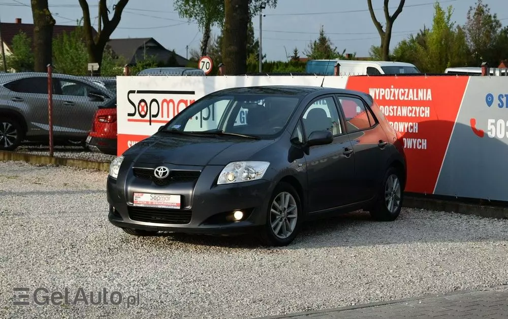 TOYOTA Auris 