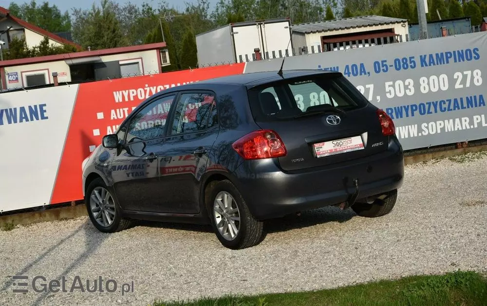 TOYOTA Auris 