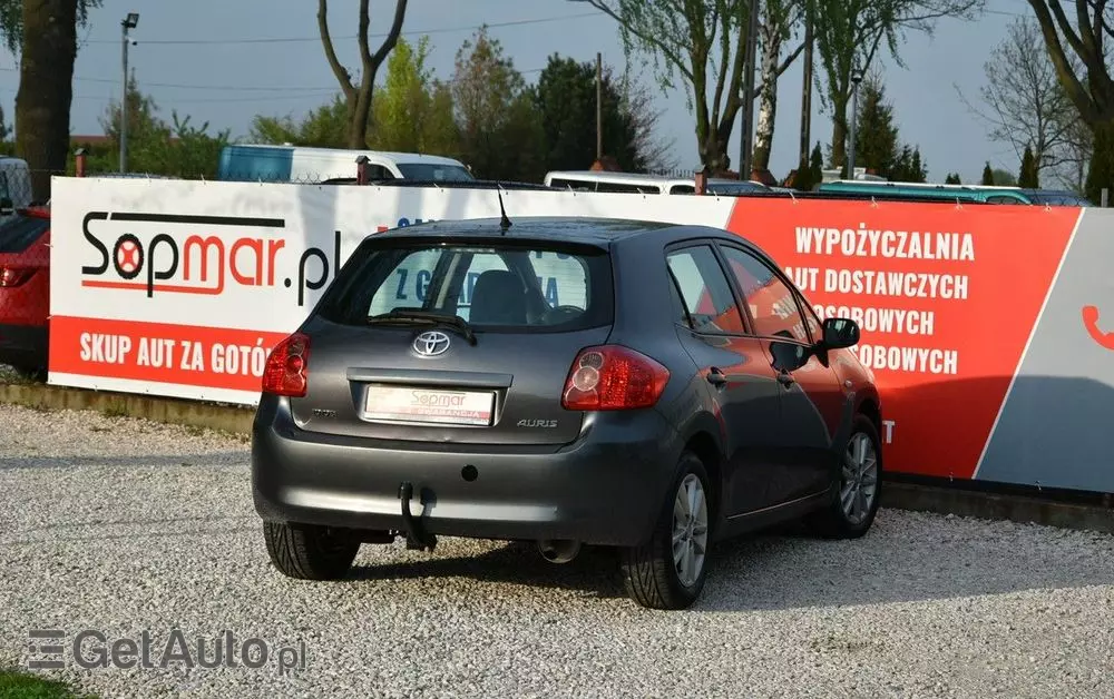 TOYOTA Auris 