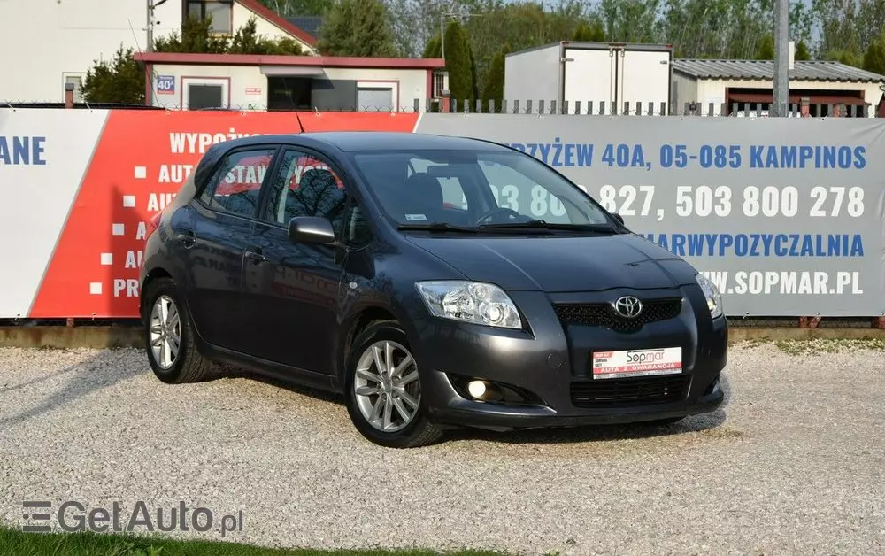 TOYOTA Auris 