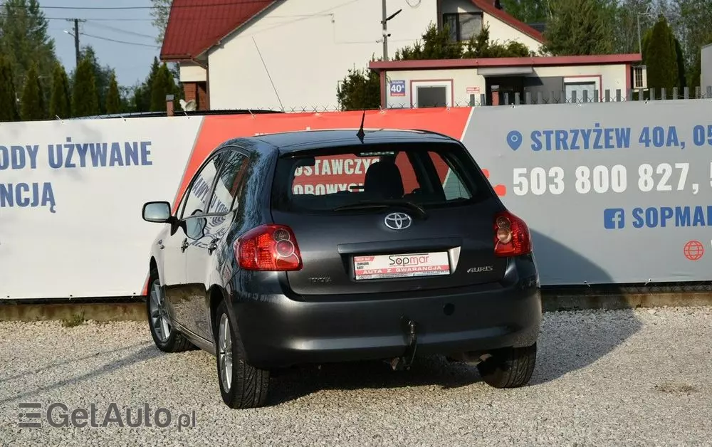 TOYOTA Auris 