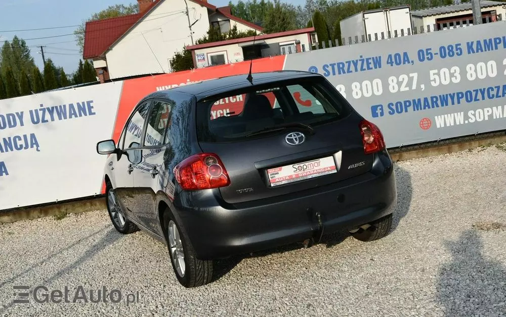 TOYOTA Auris 