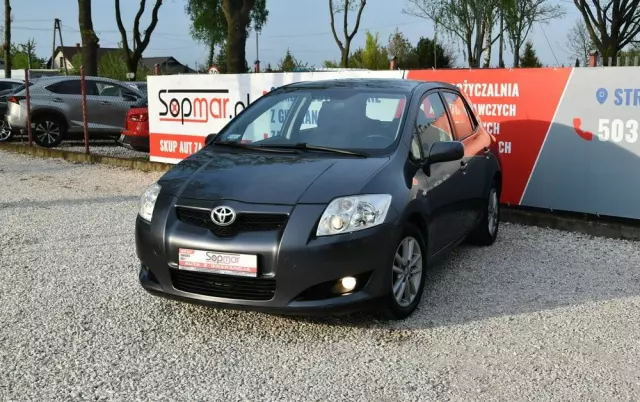 TOYOTA Auris 