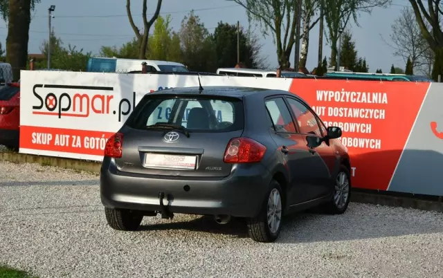TOYOTA Auris 
