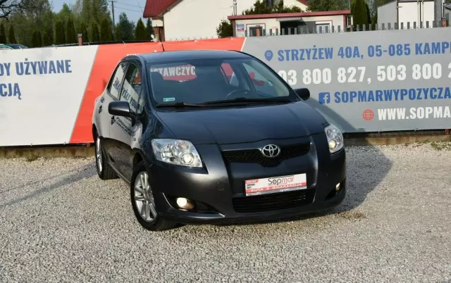 TOYOTA Auris 