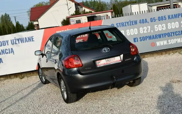 TOYOTA Auris 