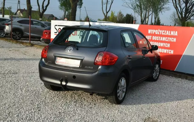 TOYOTA Auris 