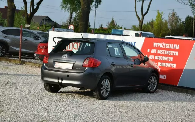 TOYOTA Auris 