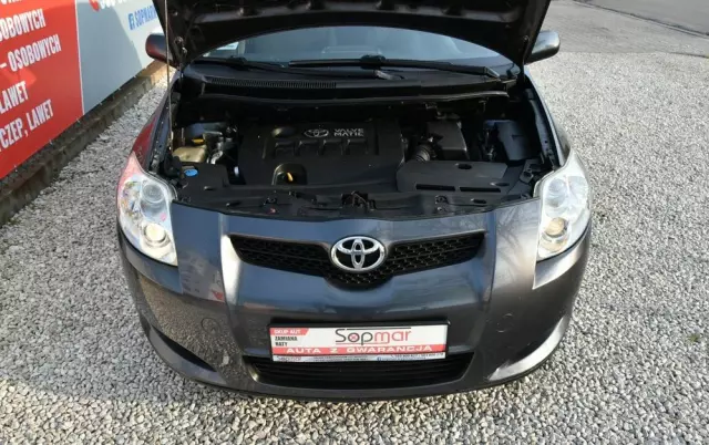 TOYOTA Auris 