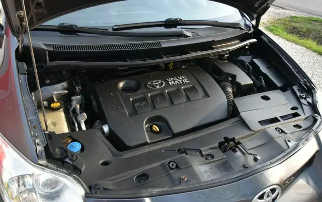 TOYOTA Auris 