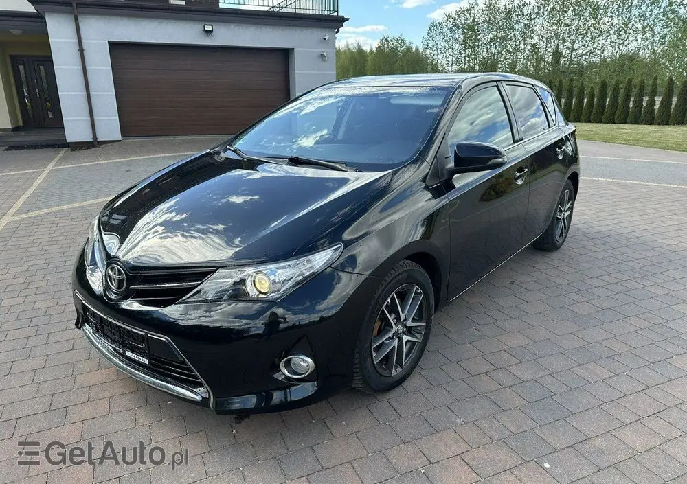 TOYOTA Auris 