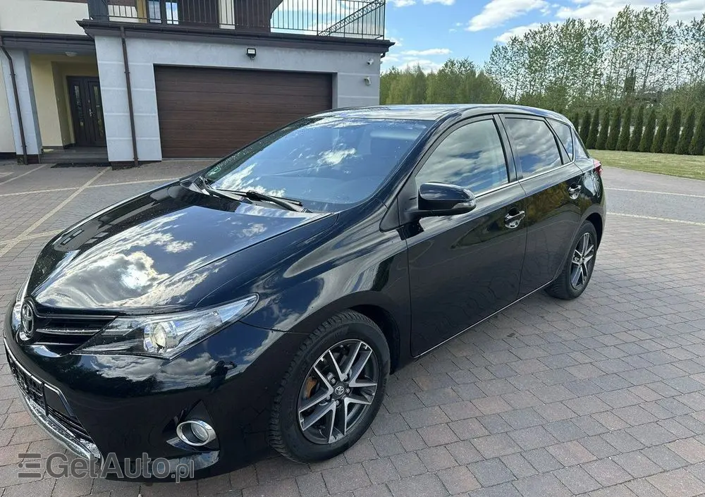 TOYOTA Auris 