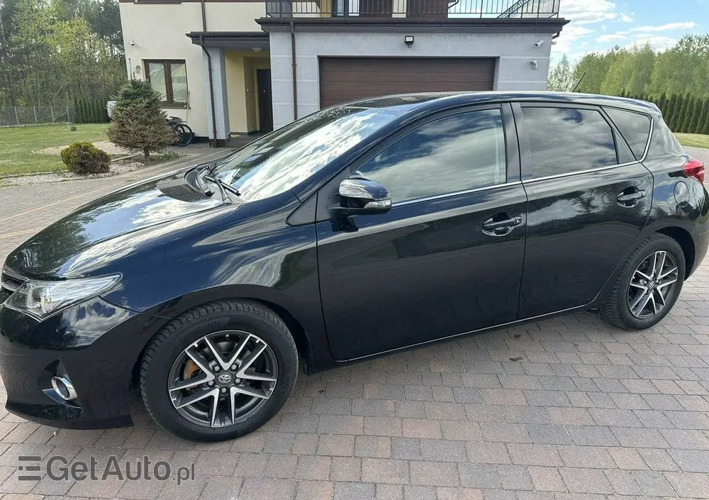 TOYOTA Auris 