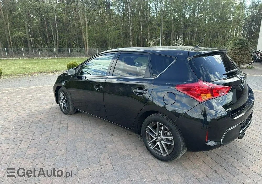 TOYOTA Auris 
