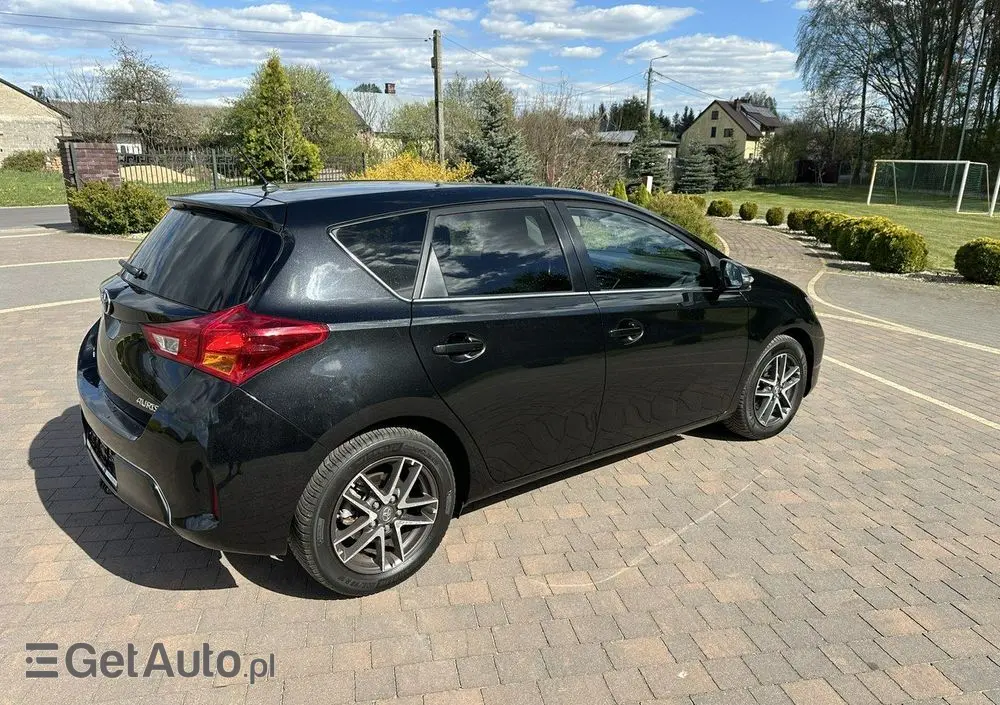 TOYOTA Auris 