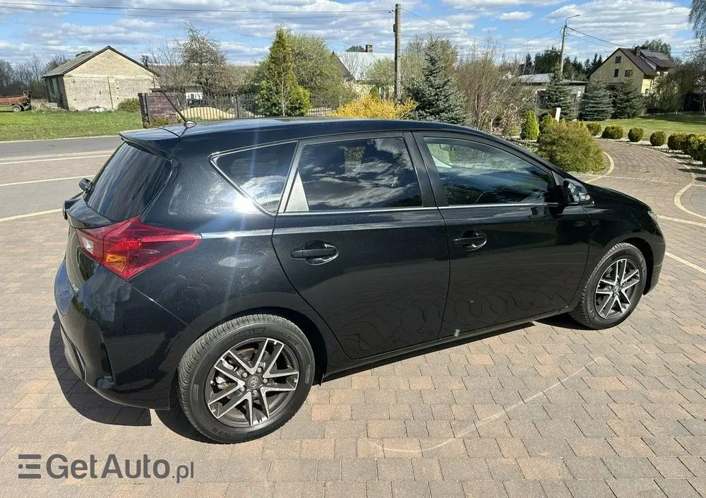 TOYOTA Auris 