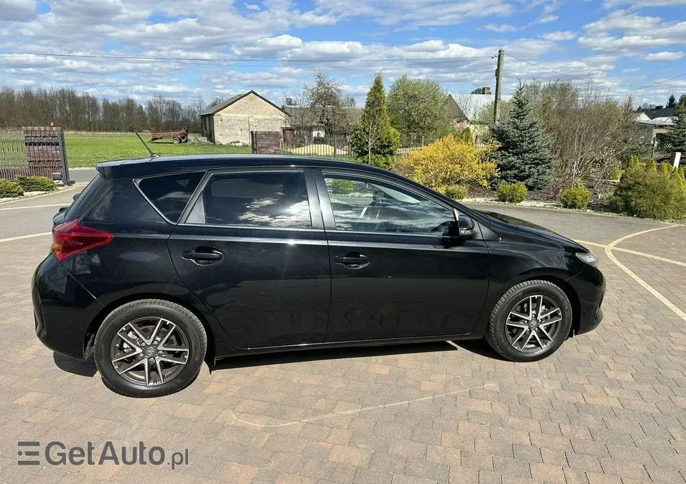 TOYOTA Auris 