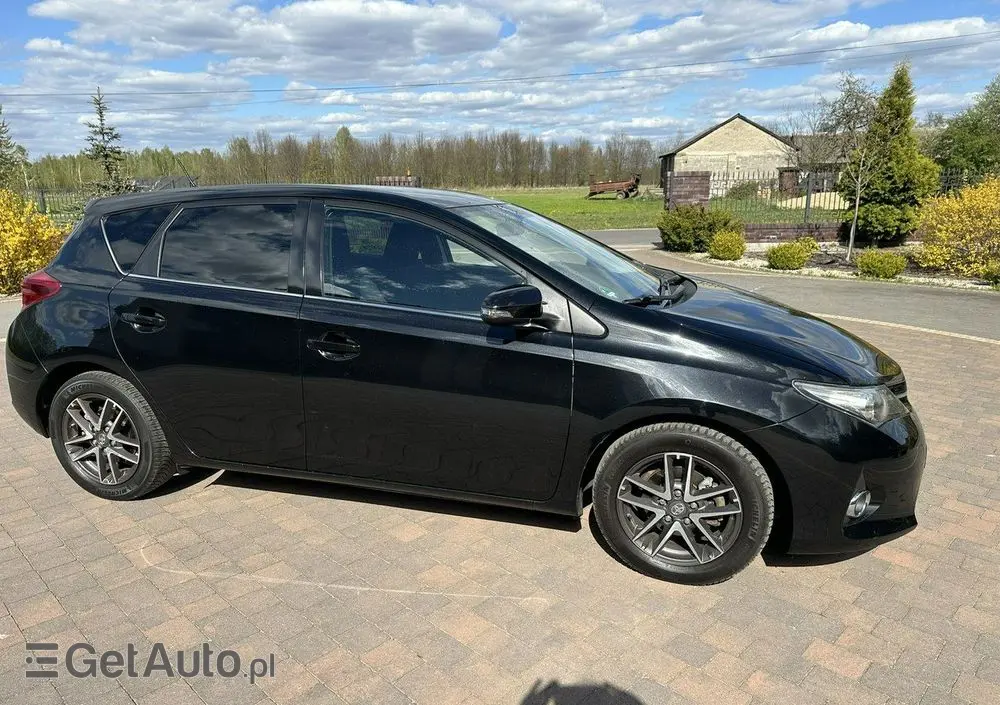 TOYOTA Auris 