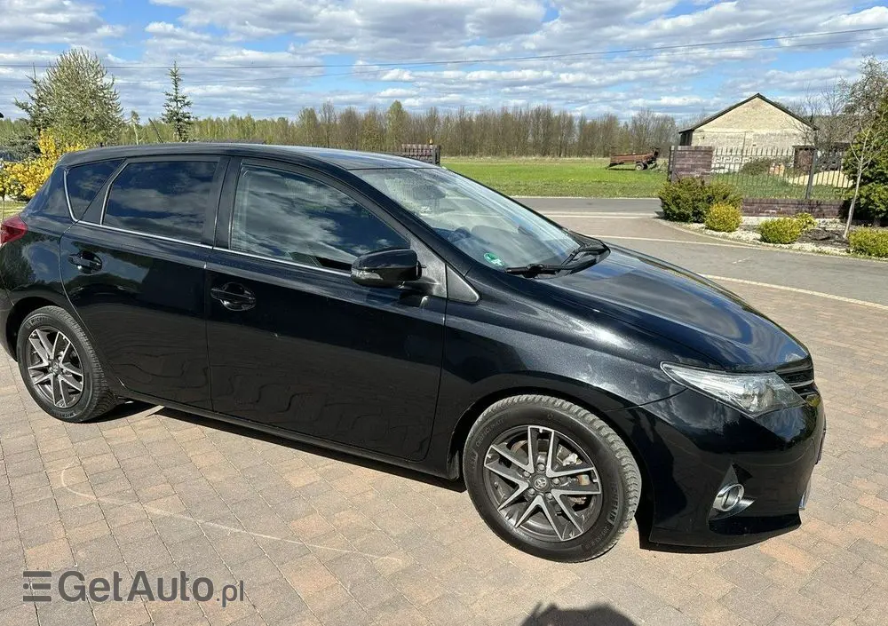 TOYOTA Auris 