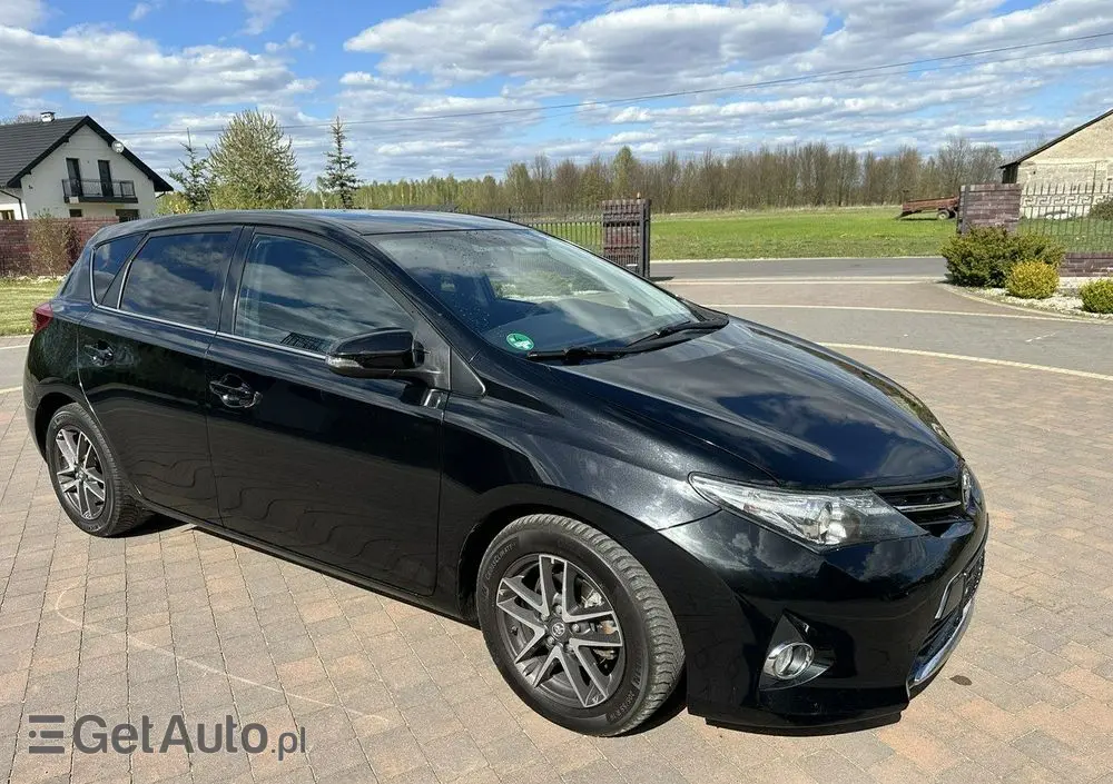 TOYOTA Auris 