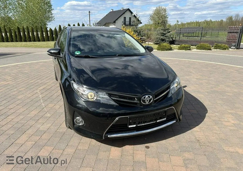 TOYOTA Auris 