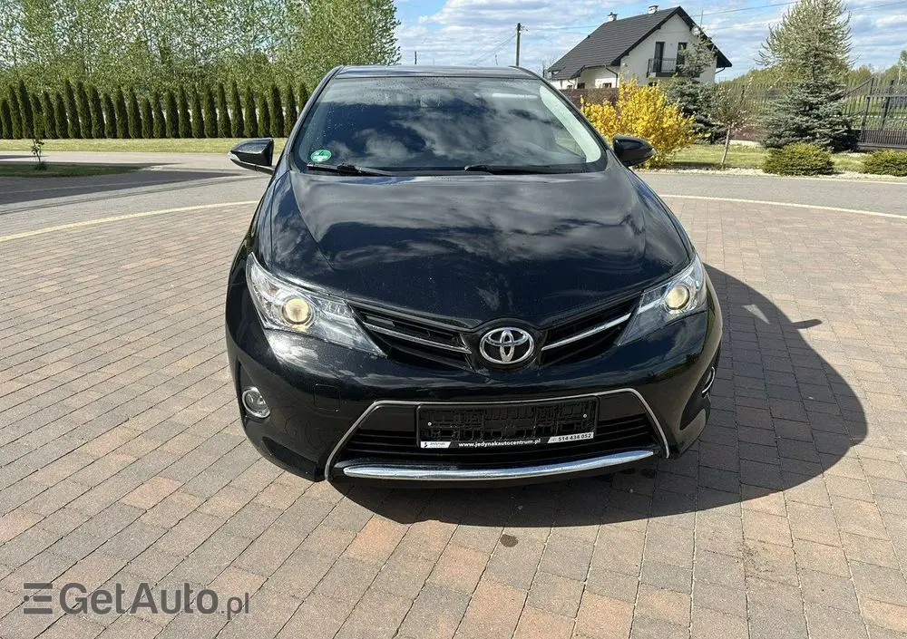 TOYOTA Auris 