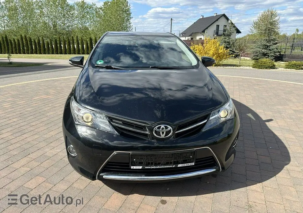 TOYOTA Auris 