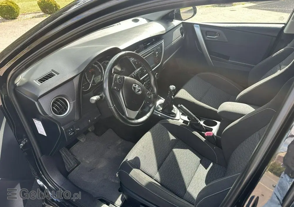 TOYOTA Auris 
