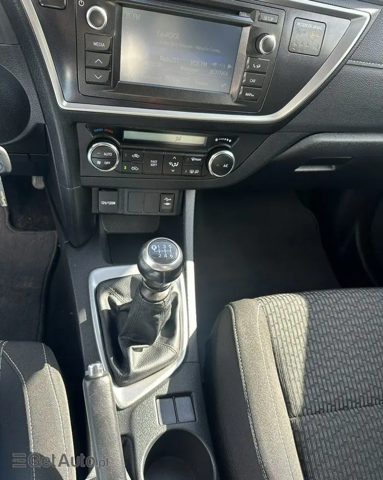 TOYOTA Auris 