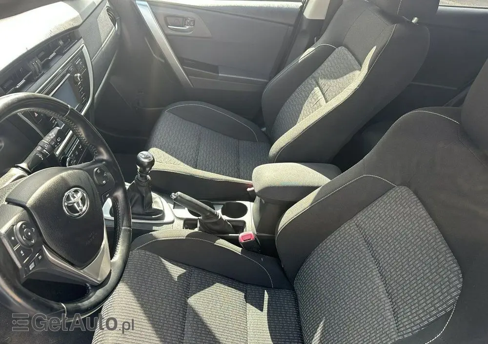 TOYOTA Auris 