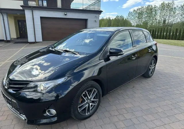 TOYOTA Auris 