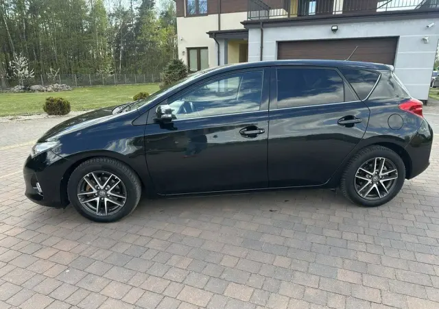 TOYOTA Auris 