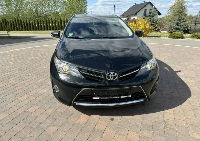 TOYOTA Auris 