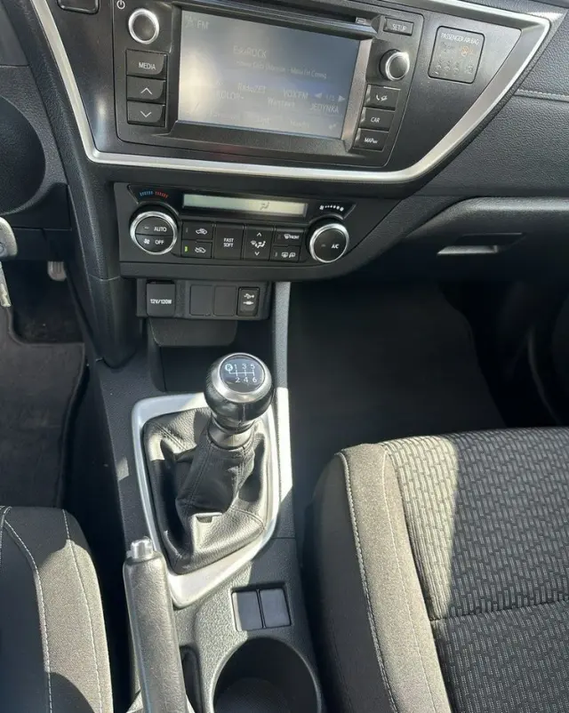 TOYOTA Auris 