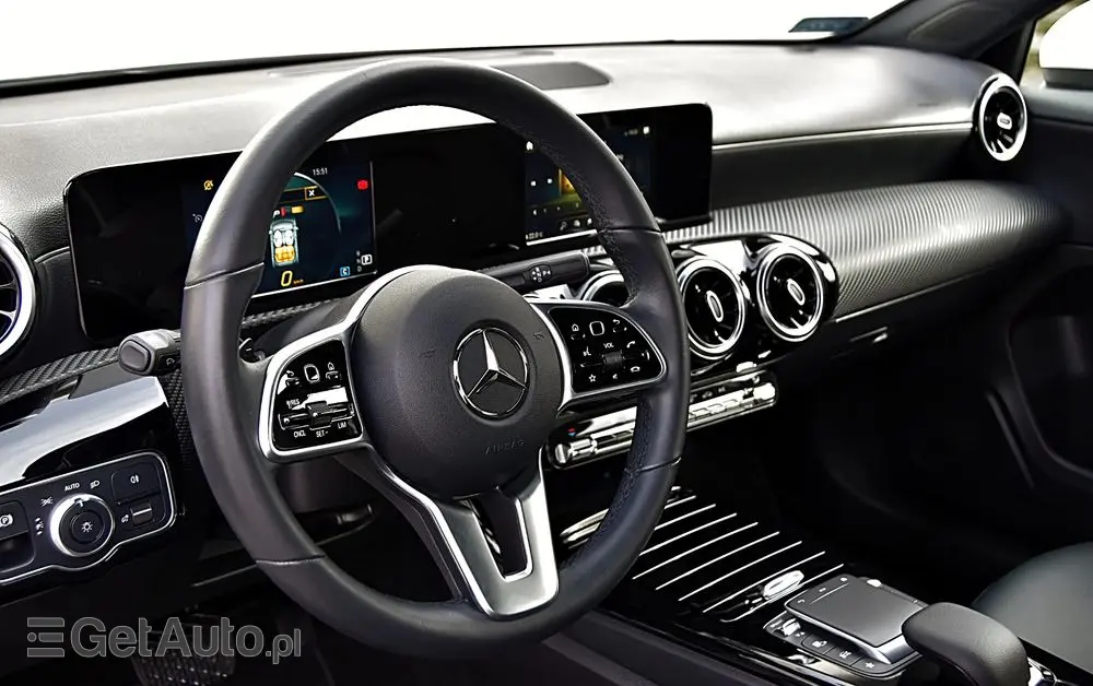 MERCEDES-BENZ Klasa A 200 7G-DCT