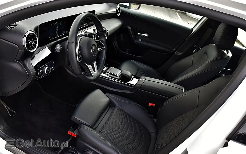 MERCEDES-BENZ Klasa A 200 7G-DCT