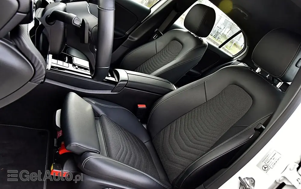 MERCEDES-BENZ Klasa A 200 7G-DCT