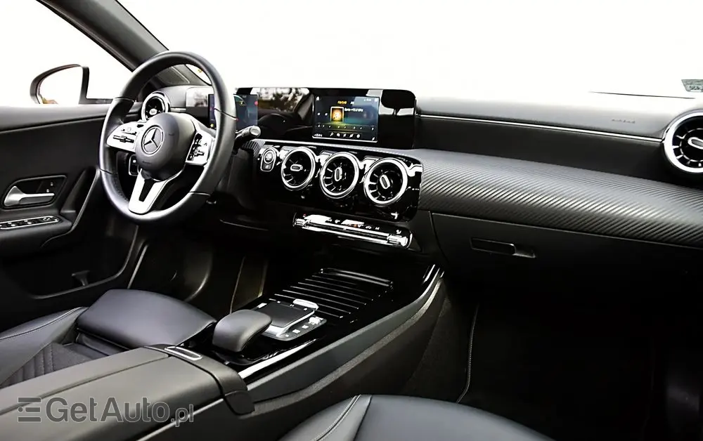 MERCEDES-BENZ Klasa A 200 7G-DCT